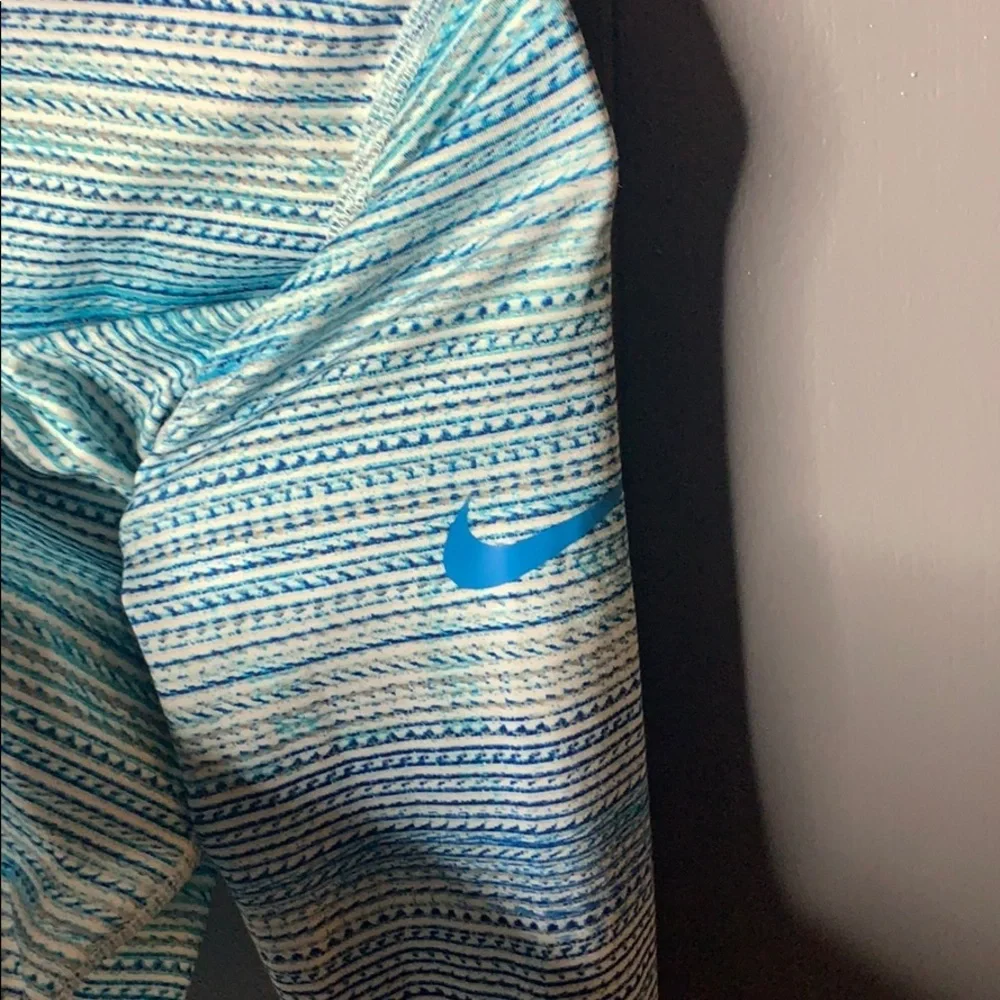 NIKE Dri-Fit women's fitted sport top S‎